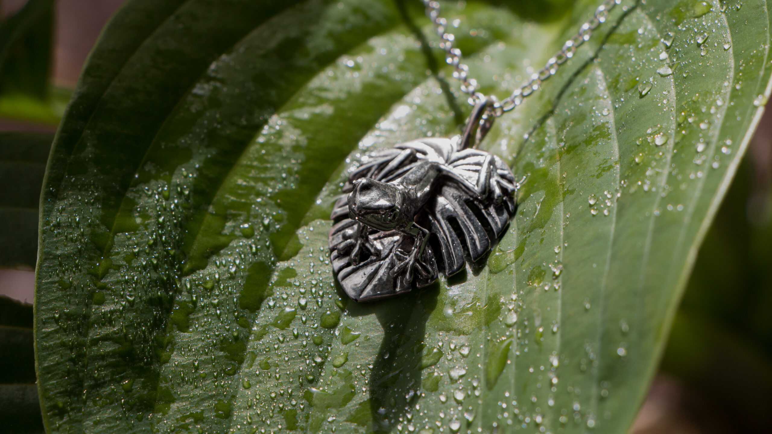 Rainforest Frog Pendant - Image 3