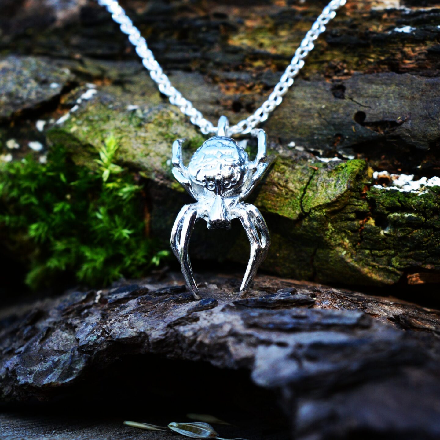Garden Spider Pendant (female)