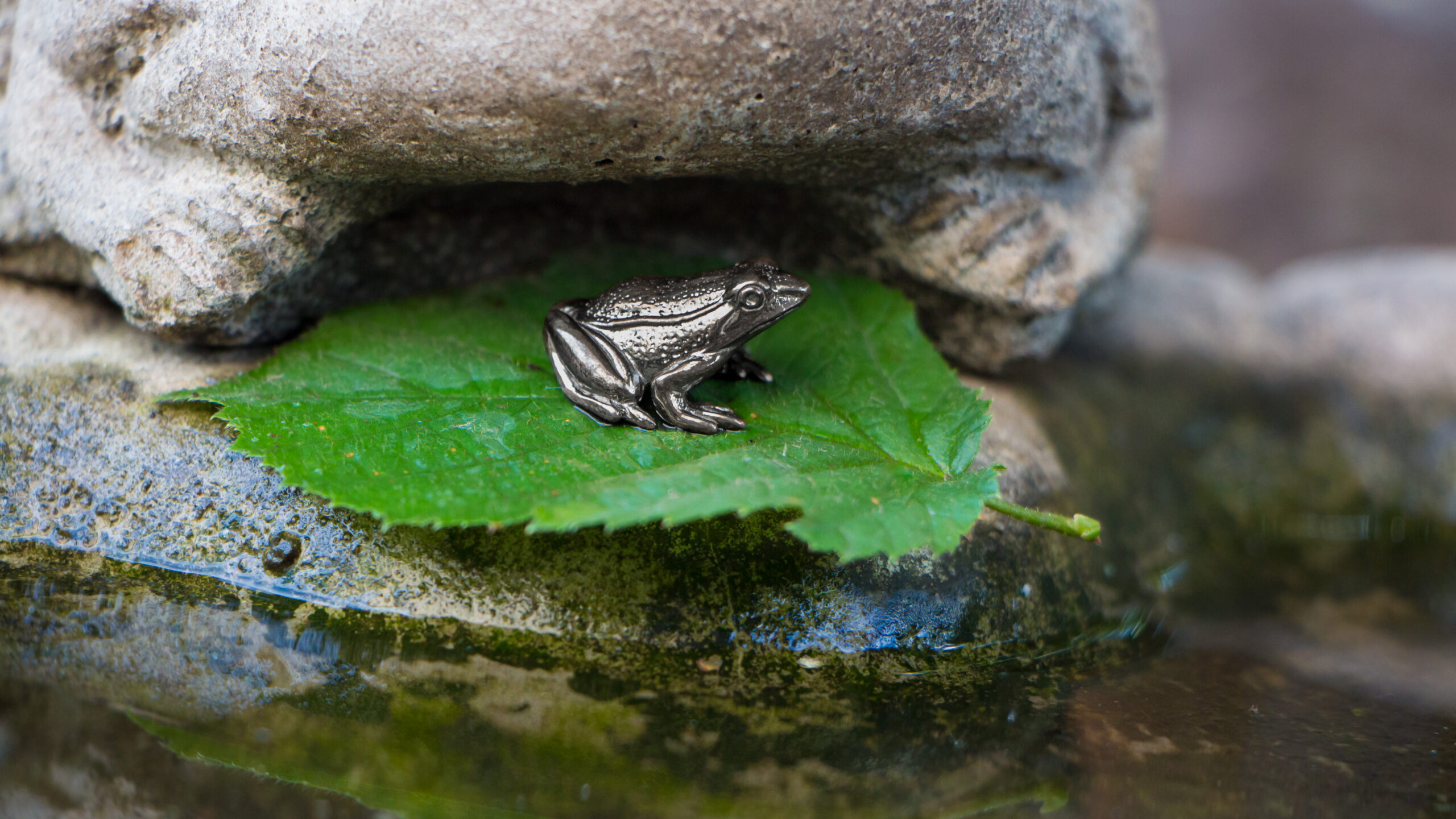 Woodland Frog Statuette